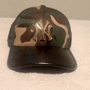 New York Yankees camouflage hat